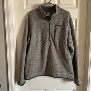 Gray men’s Patagonia quart zip